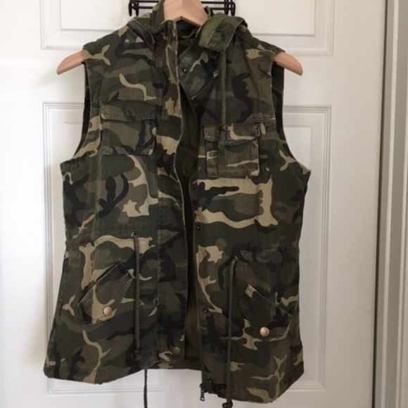 Fashionomics Jackets & Blazers - 🛍 Camo Cargo Vest